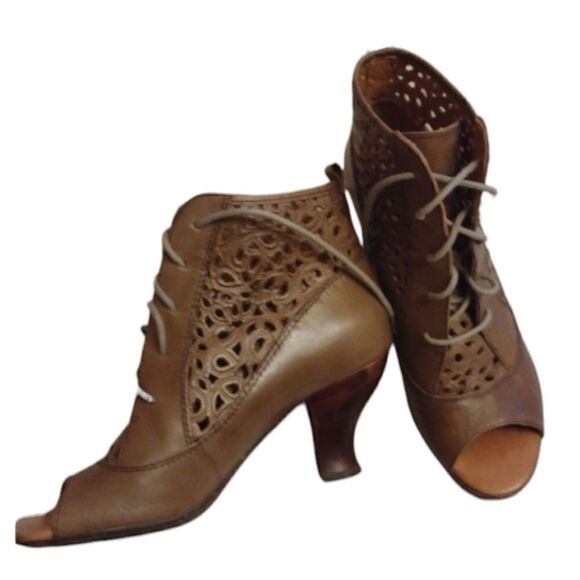 Naya Victorian leather heel cutout lace boot peep toe sculptural flared wood 7 - Picture 1 of 10
